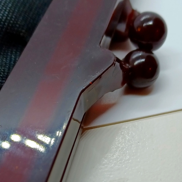 Vintage hand held clutch purse. - Picture 7 of 7